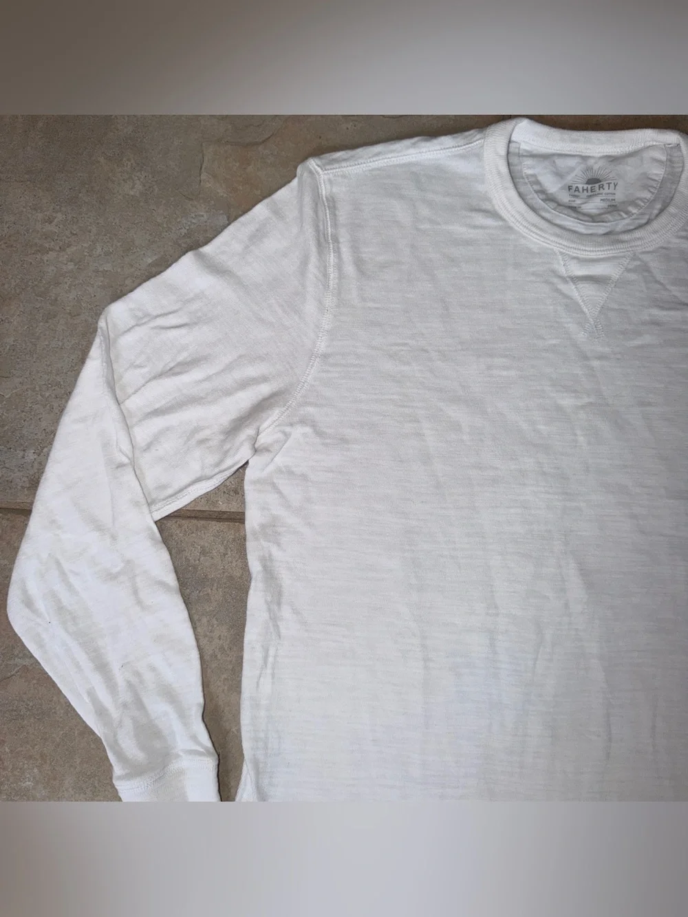 Faherty Sunwashed Organic Crew Long Sleeve in White Size Medium